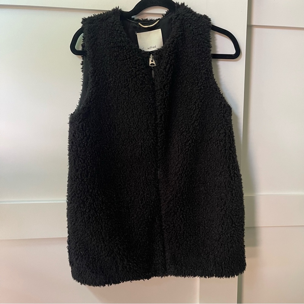 Wilfred by Aritzia Black Fuzzy Vest, S